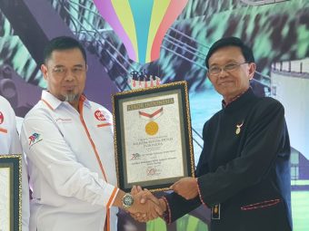 Quester Meraih MURI sebagai Truk Tangki BBM bertematik