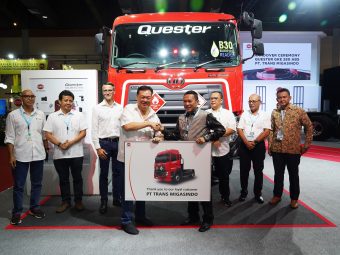 UD Trucks Menyerahkan Quester GKE 280 ABS Kepada PT Trans Migasindo Di Momen GIICOMVEC 2020