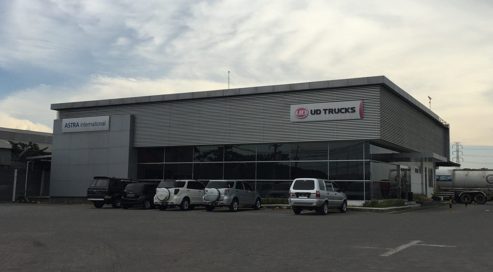 PT AI – UD TRUCKS SALES OPERATION Cabang Surabaya Romokalisari