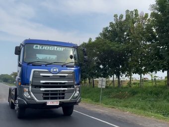 Mengapa Sebaiknya Mobil Menjaga Jarak dengan Truk Ketika Sedang Berada di Jalanan?