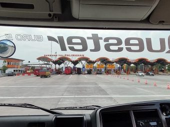 Sebaiknya Lewat Mana, Jalan Tol Atau Non Tol untuk Truk Barang?