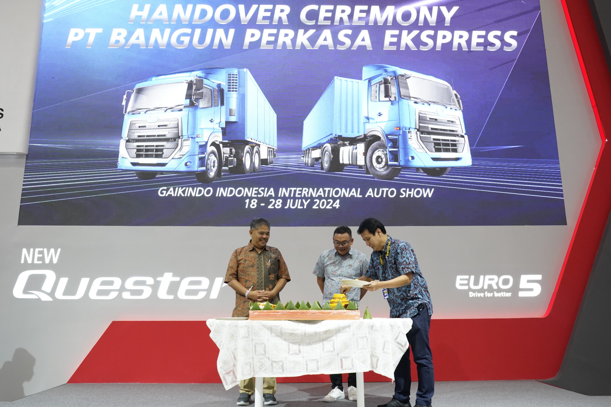 Tingkatkan Keunggulan Logistik Indonesia, UD Trucks dan Astra UD Trucks Serahkan Armada Baru kepada BPE Group