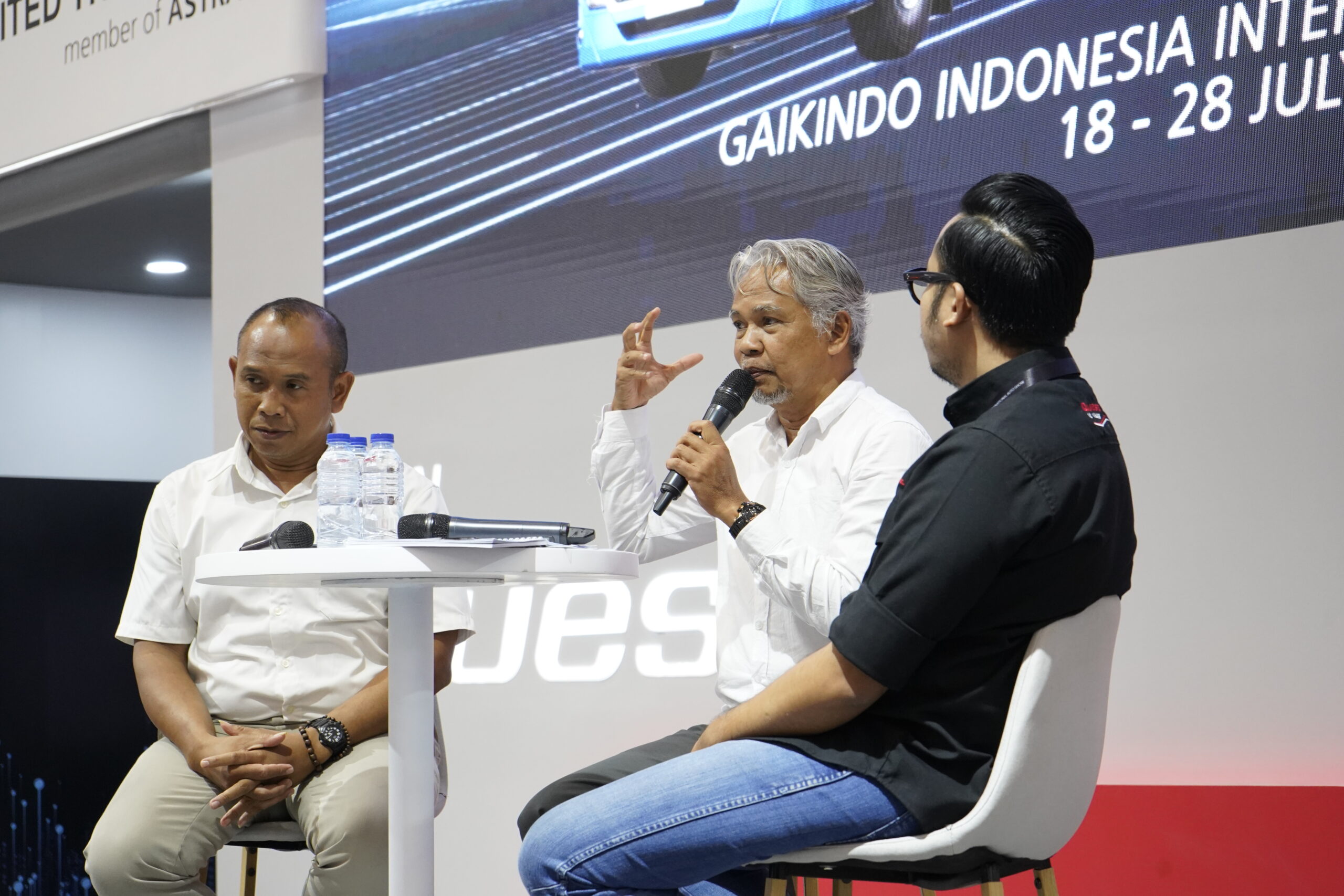 UD Trucks Indonesia Edukasi Peningkatan Keselamatan Berkendara Armada bersama KNKT