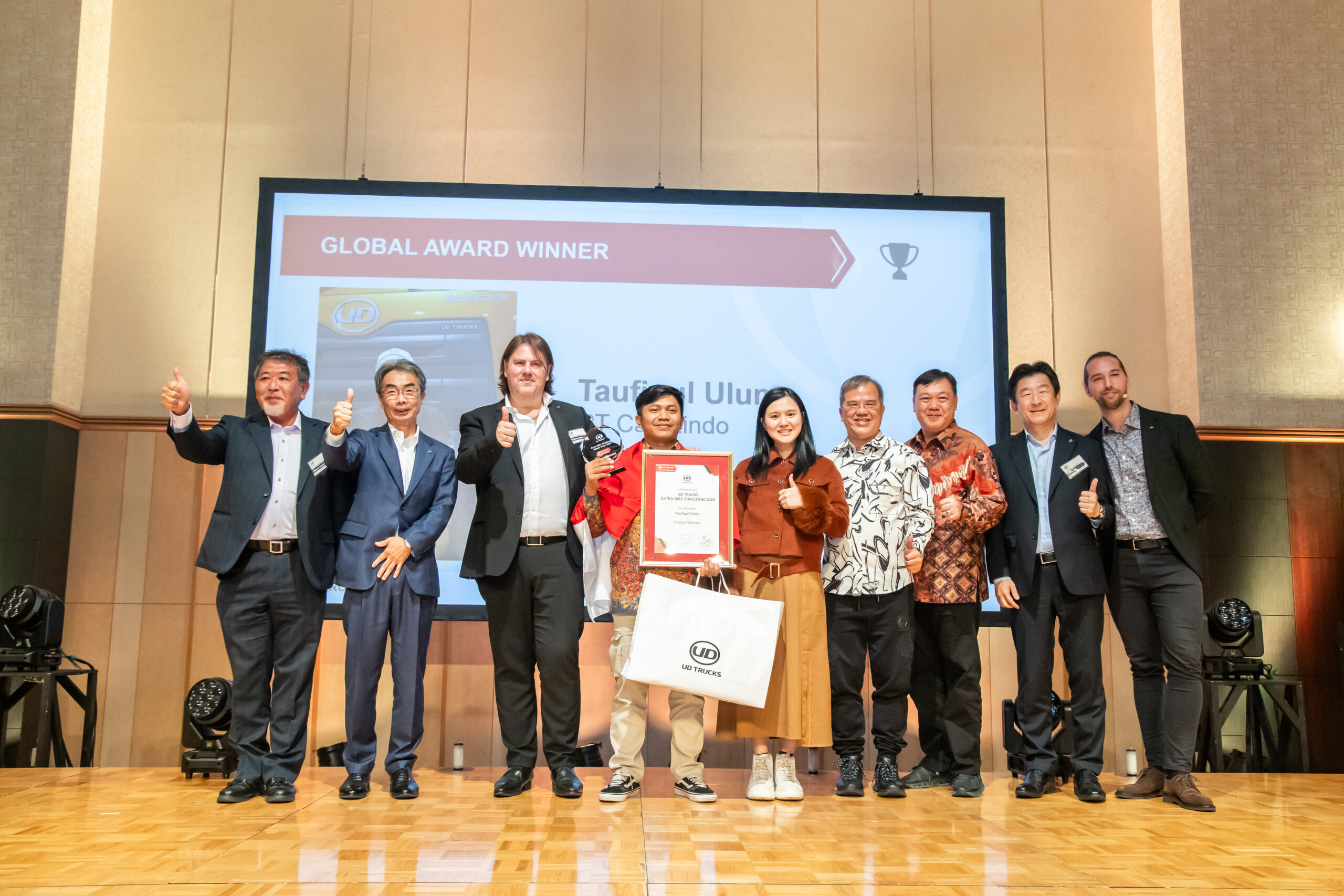 UD Trucks Indonesia Rayakan Kemenangan Pengemudi Indonesia di ajang global UD Extra Mile Challenge 2024