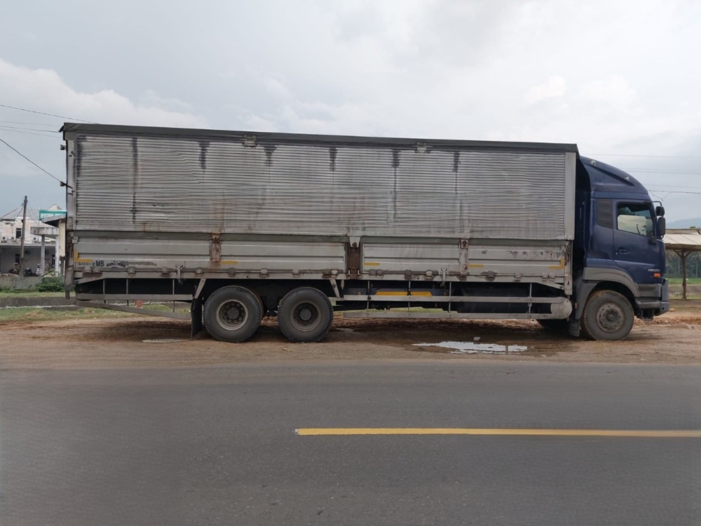 truk kontainer panjang