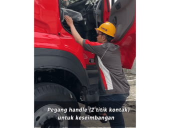 Prosedur Aman dan Nyaman Sopir Naik ke Kabin Truk Quester