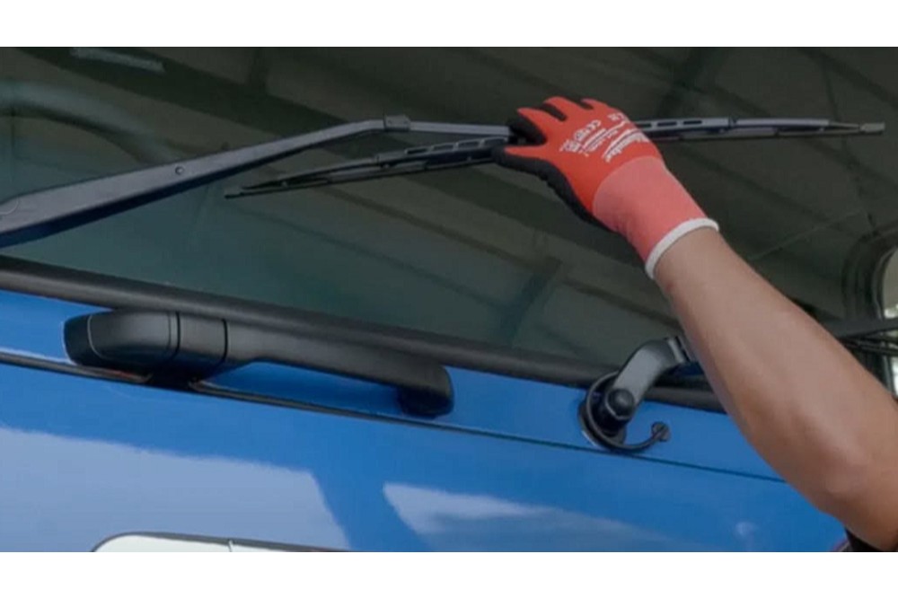 Keunggulan Wiper Truk Quester dan Perawatannya di Musim Hujan